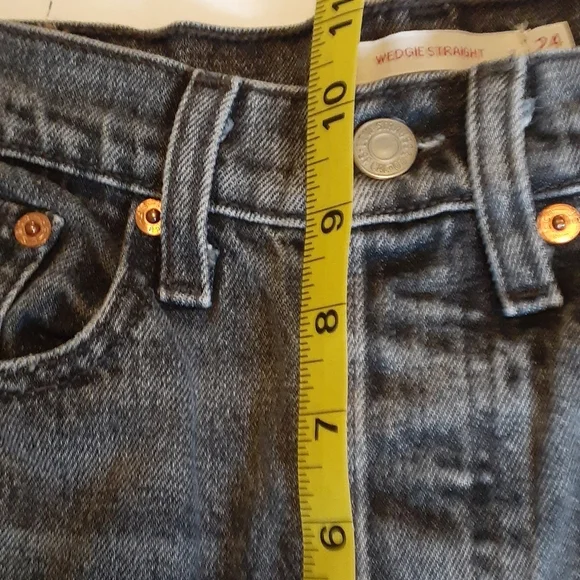 Levi,s Wedgie Straight Jeans. Size 24. Gray. - Picture 5 of 8